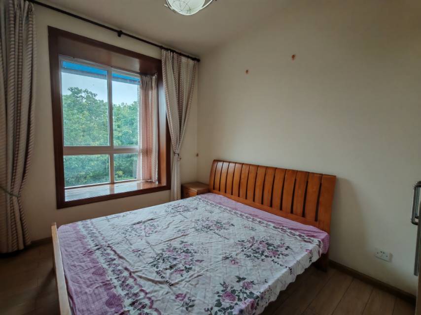 绵阳英才学校对面，小岛花园城二期，高楼层，家具家电齐全 绵阳二手房