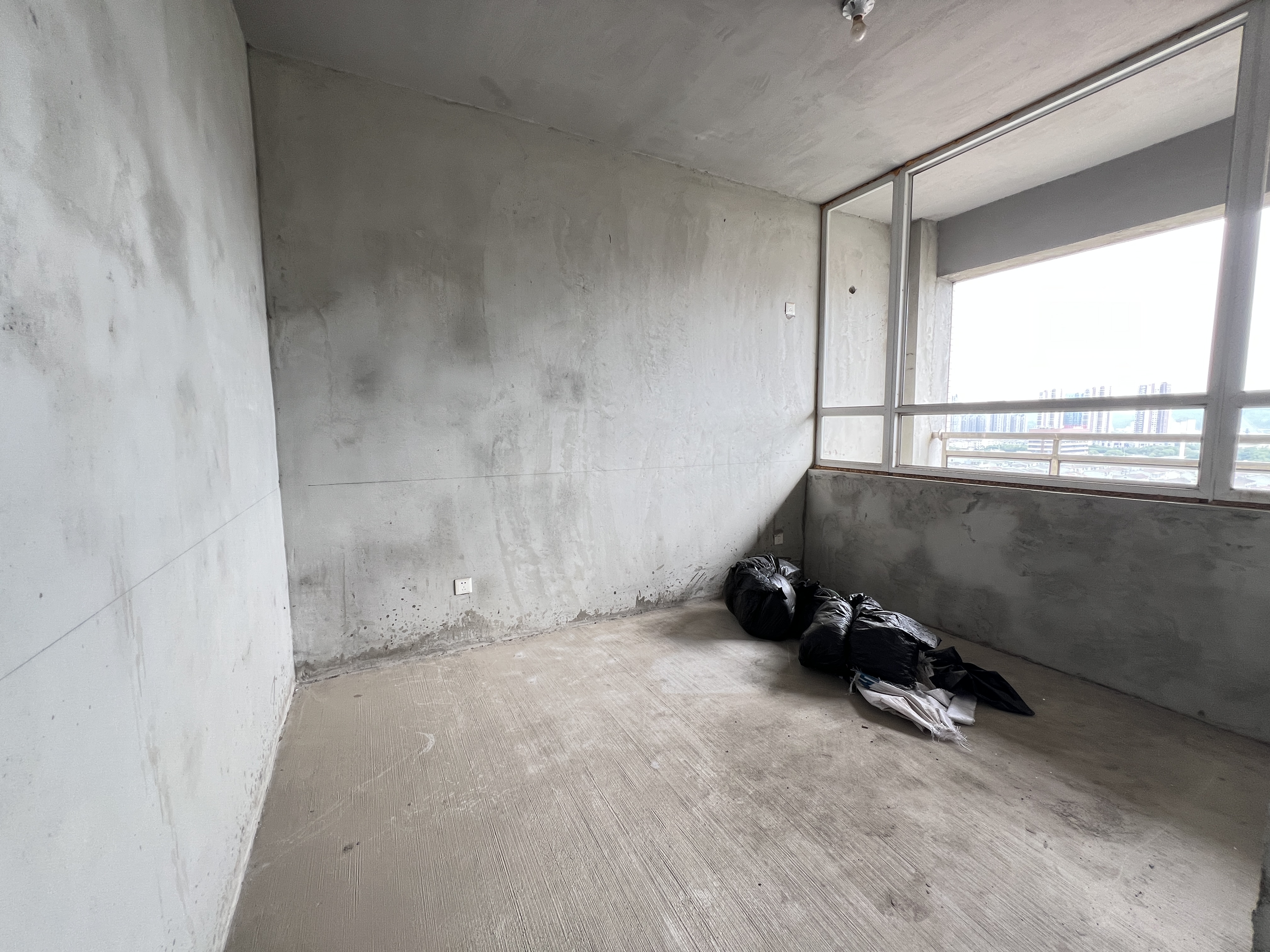 绵阳凤栖幸福南庭，3室2厅2卫，117㎡，售价75万 绵阳二手房